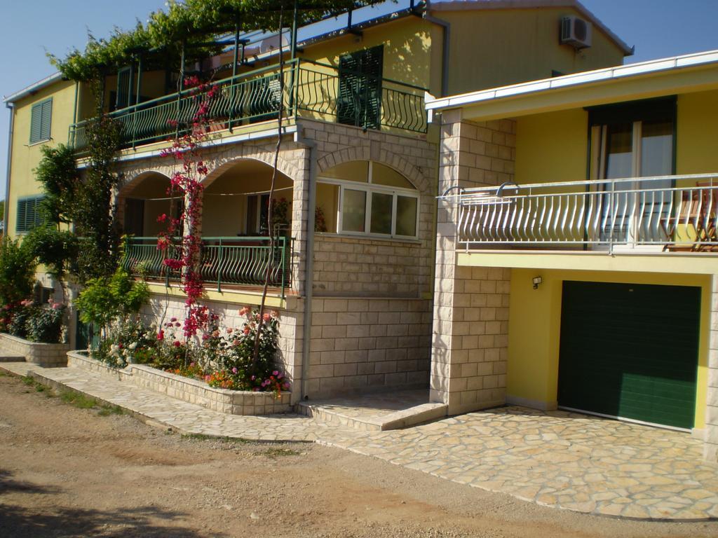 Apartments Duricic Loviste Exterior photo