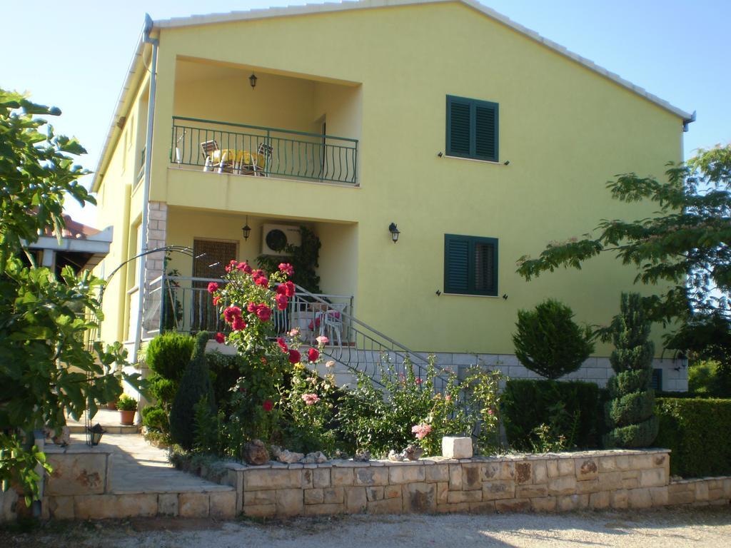 Apartments Duricic Loviste Exterior photo