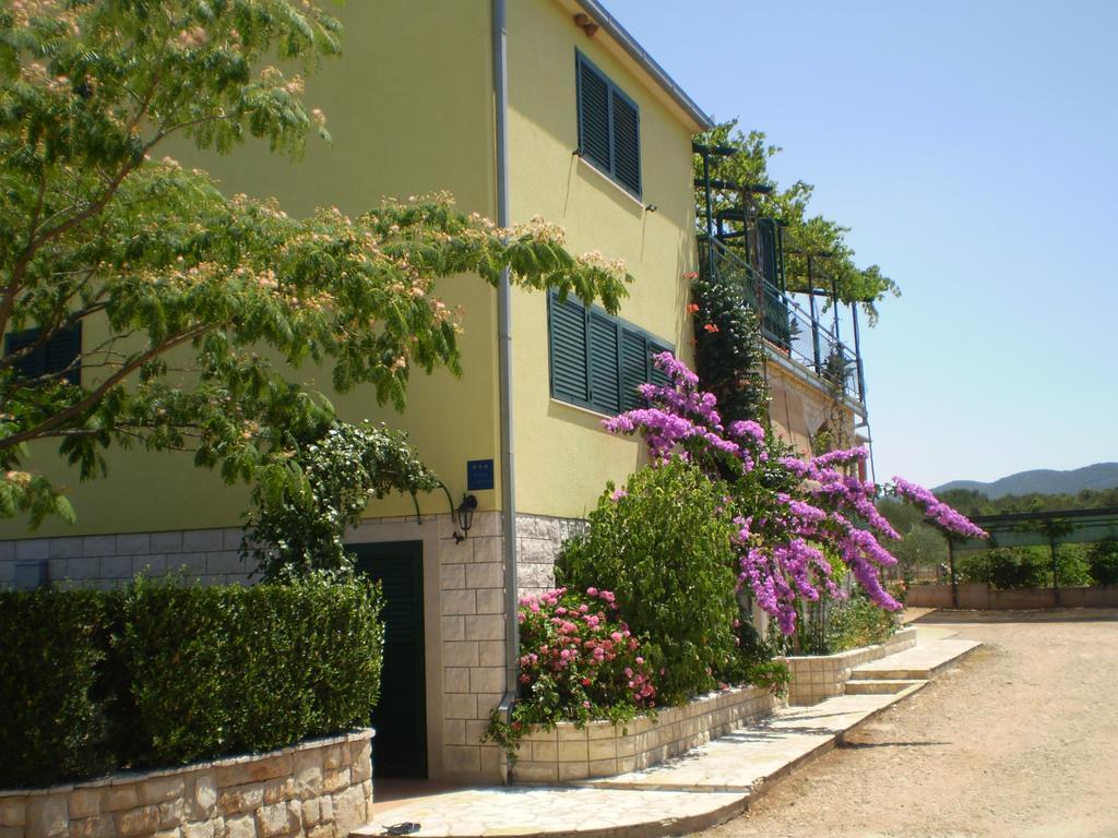 Apartments Duricic Loviste Exterior photo
